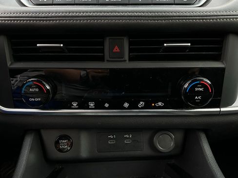 Used 2025 Nissan Rogue SV image 28