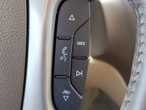 Used 2011 Chevrolet Suburban LS RWD image 11