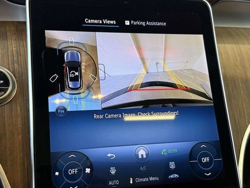 Used 2025 Mercedes-Benz GLC 300 4MATIC image 7