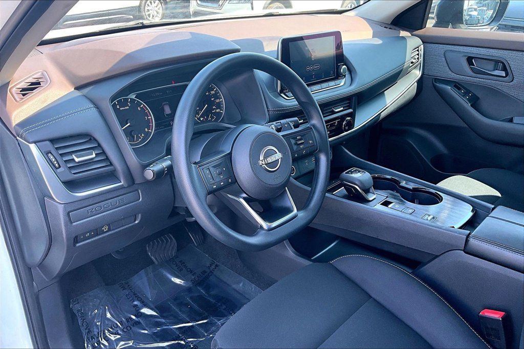 Used 2023 Nissan Rogue S FWD image 18