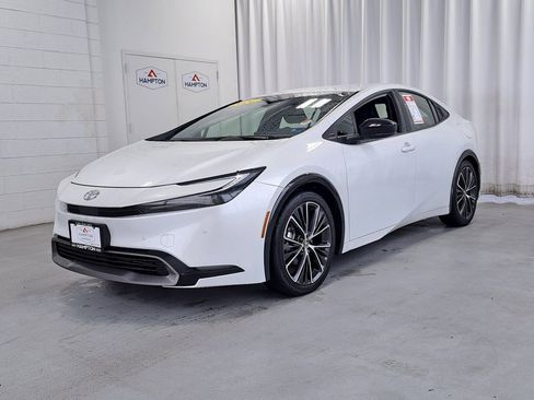 Used 2024 Toyota Prius XLE image 2