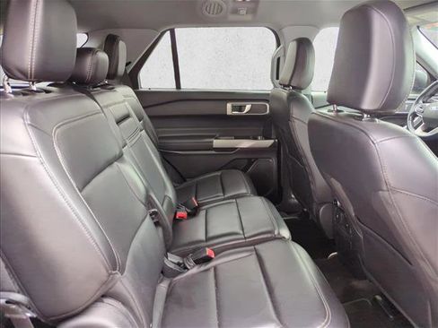 Certified 2022 Ford Explorer XLT w/ Equipment Group 202A RWD image 22