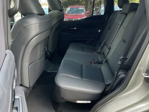 Used 2024 Lexus GX 550 w/ Accessory Package (Z1) AWD/4WD image 10