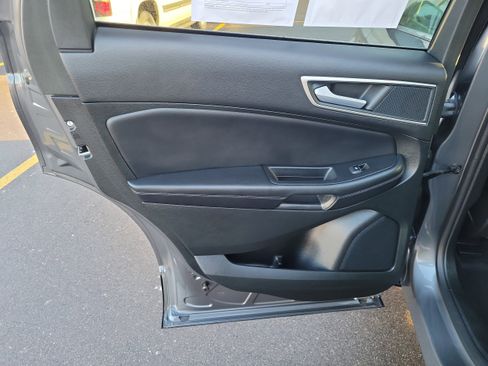 Used 2024 Ford Edge SEL w/ Convenience Package image 11