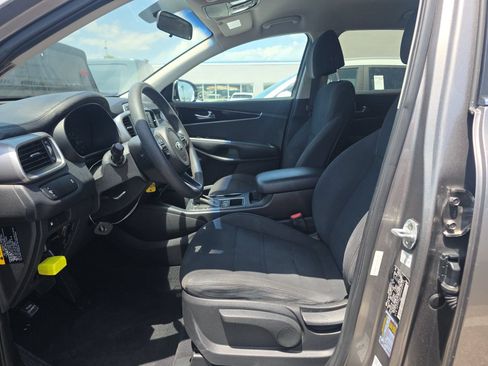 Used 2017 Kia Sorento FWD image 7