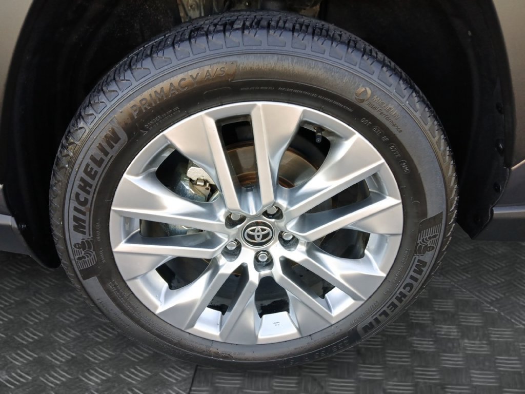 Used 2025 Toyota RAV4 XLE Premium FWD image 23