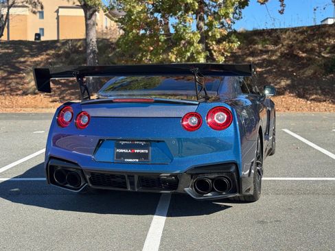 Used 2024 Nissan GT-R Premium w/ Premium Interior Package image 11