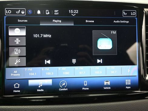 Used 2022 Chrysler Pacifica Touring-L FWD image 26