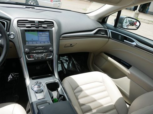 Used 2019 Ford Fusion SEL FWD image 11