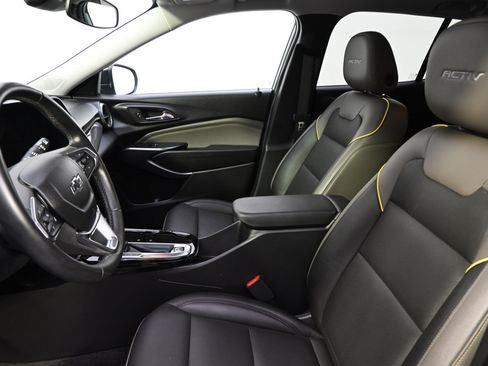 Used 2024 Chevrolet Trax ACTIV w/ Sunroof Package FWD image 13