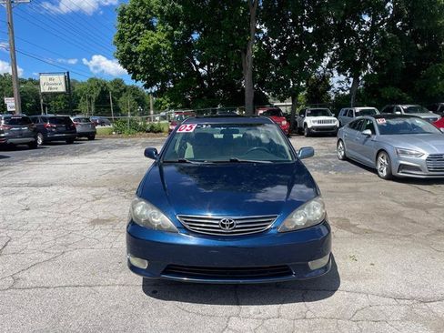 Used 2005 Toyota Camry LE FWD image 2