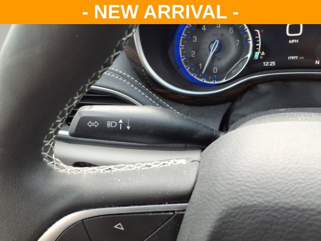 Used 2024 Chrysler Pacifica Limited FWD image 21