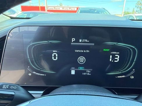 Used 2024 Kia Niro EX Touring FWD image 10