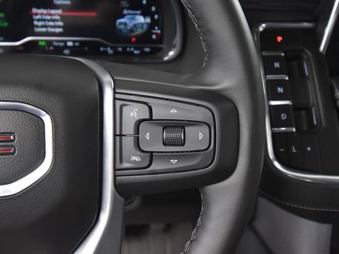 Used 2024 GMC Yukon XL SLT image 31