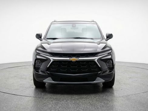 Used 2025 Chevrolet Blazer LT FWD image 2