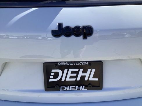 New 2026 Jeep Grand Cherokee L Limited w/ Limited Altitude Package AWD/4WD image 11