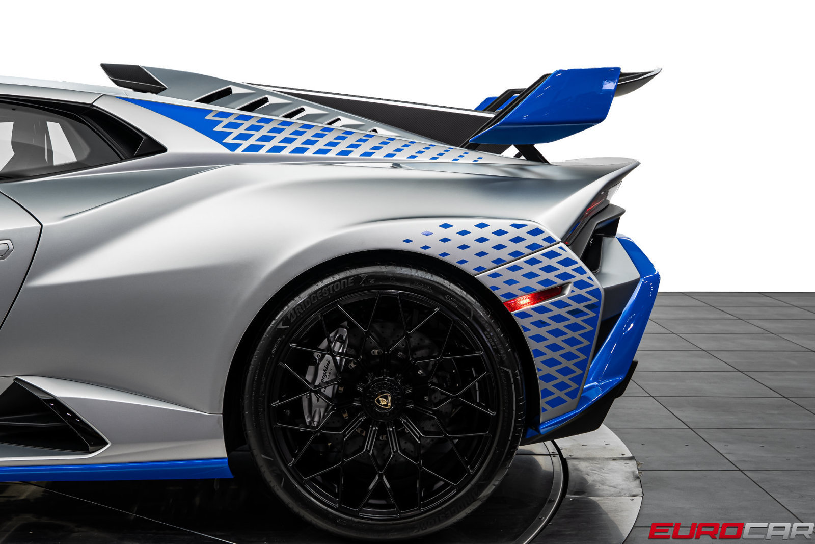 Used 2022 Lamborghini Huracan STO RWD image 22