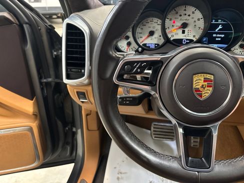 Used 2015 Porsche Cayenne Turbo AWD/4WD image 17