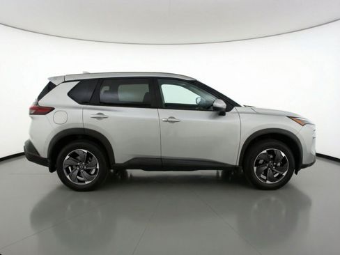 Used 2025 Nissan Rogue SV FWD image 11