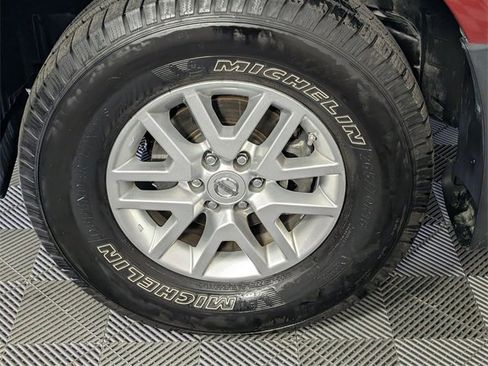Used 2015 Nissan Frontier SV image 8