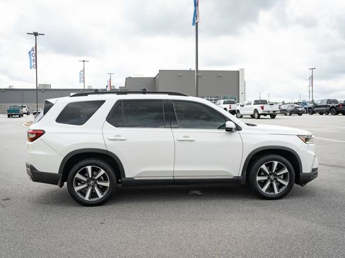 Used 2023 Honda Pilot Touring image 11