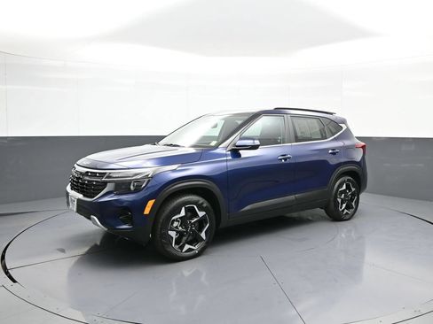 Certified 2025 Kia Seltos EX AWD/4WD image 10