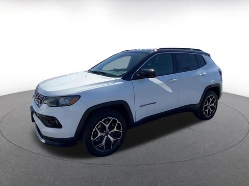 Used 2025 Jeep Compass Limited image 8