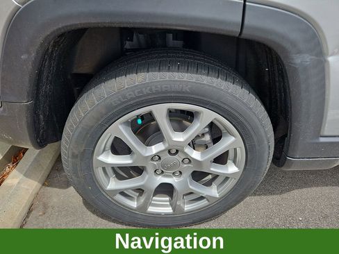 Used 2022 Jeep Compass Latitude w/ Sun and Sound Group AWD/4WD image 6