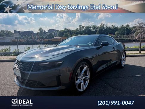 Used 2021 Chevrolet Camaro LT w/ Technology Package RWD image 3
