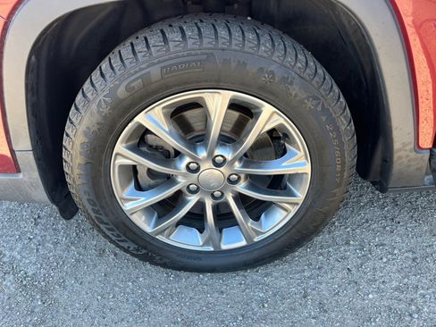 Used 2019 Jeep Cherokee Latitude Plus image 25