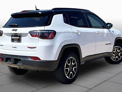 Used 2025 Jeep Compass Trailhawk w/ Trailer Tow Group AWD/4WD image 13