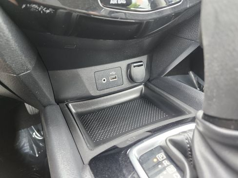 Used 2018 Nissan Rogue S FWD image 6