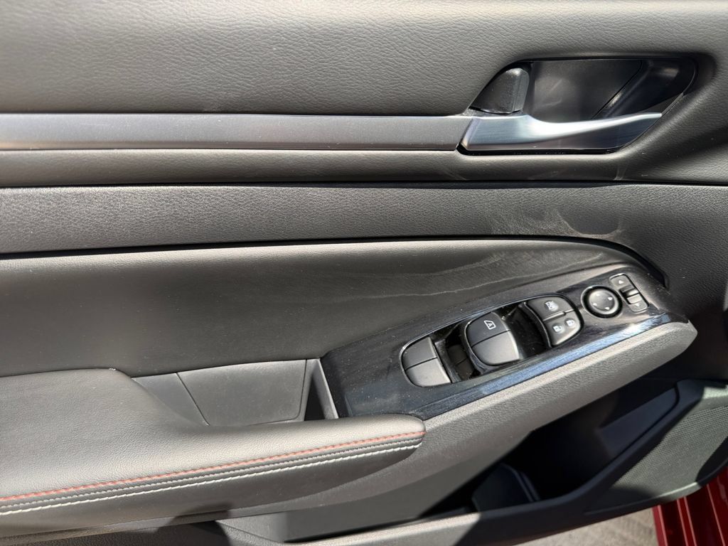 Used 2024 Nissan Altima 2.5 SR w/ SR Premium Package FWD image 11