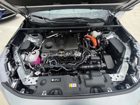Used 2025 Toyota RAV4 XLE AWD/4WD image 29