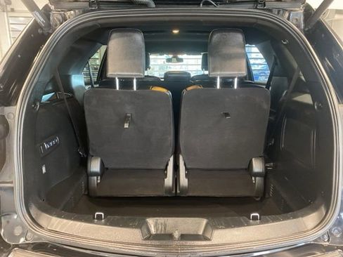 Used 2018 Ford Explorer Limited w/ Equipment Group 301A AWD/4WD image 9