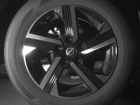 Used 2025 Nissan Sentra SV FWD image 12