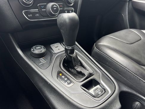 Used 2019 Jeep Cherokee Latitude Plus w/ Cold Weather Group image 26