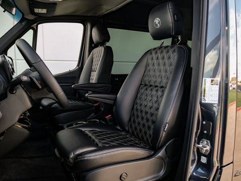 Used 2023 Mercedes-Benz Sprinter 2500 image 32