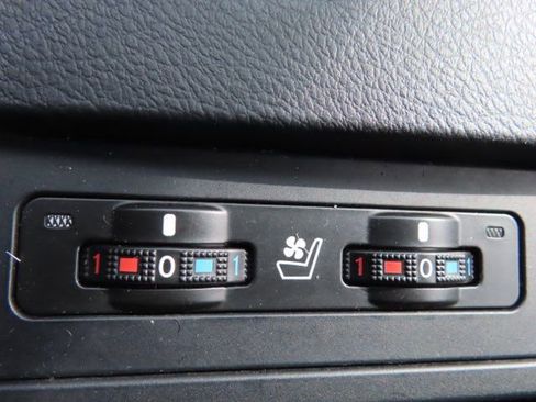 Used 2013 Lexus RX 450h AWD w/ Navigation Pkg image 27