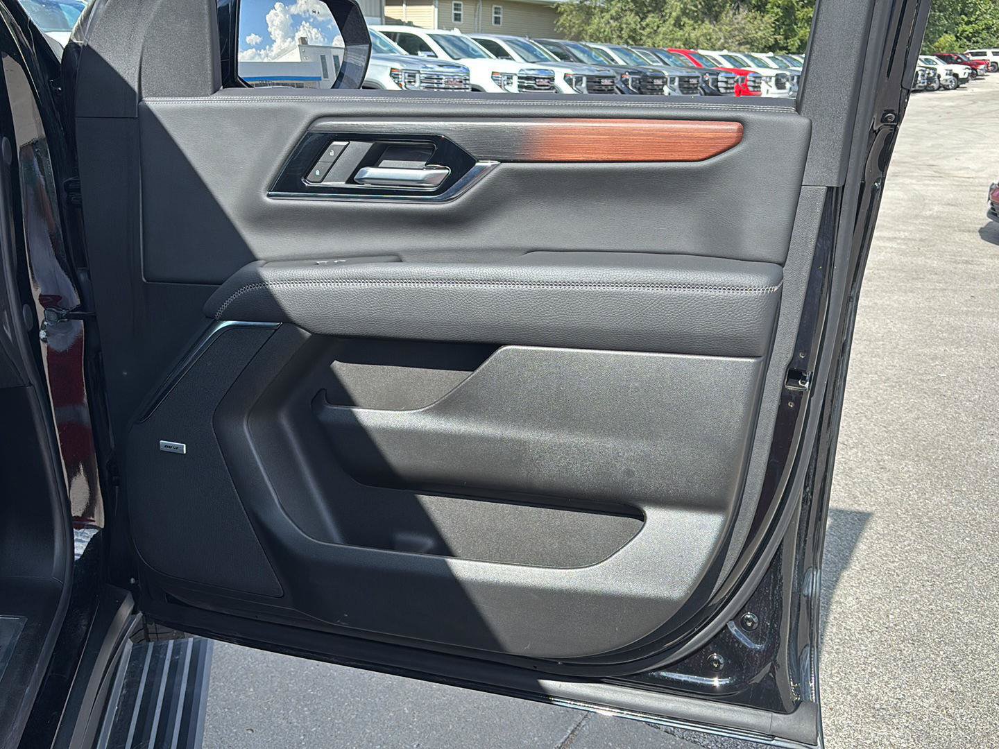 Used 2026 GMC Yukon Denali w/ Sun & Power Step Package AWD/4WD image 26