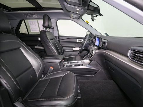 Used 2023 Ford Explorer XLT w/ Equipment Group 202A image 17