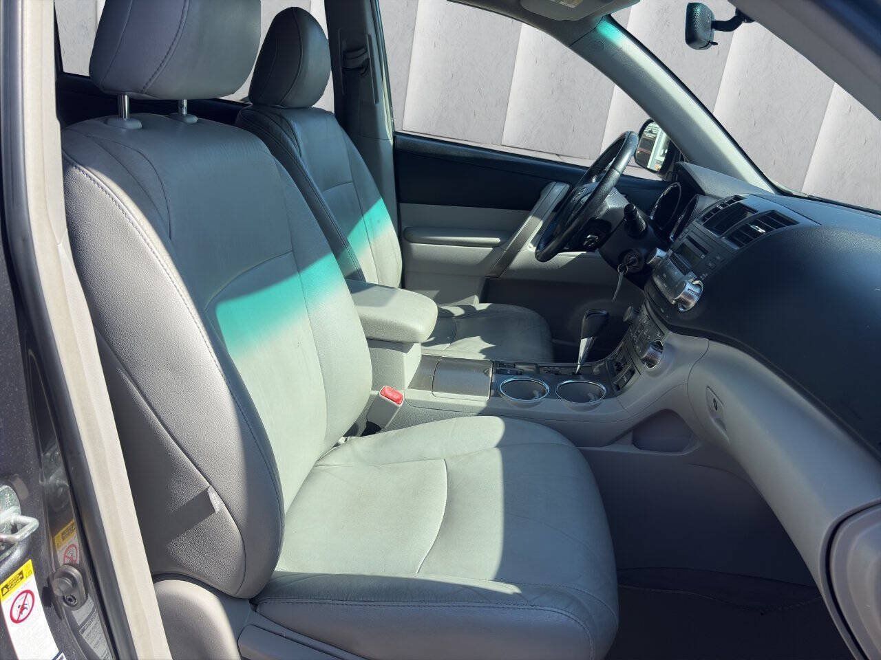 Used 2010 Toyota Highlander SE AWD/4WD image 9