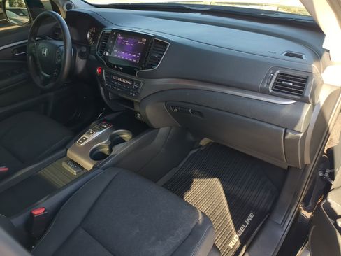 Used 2023 Honda Ridgeline Sport image 12