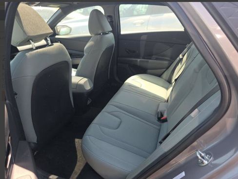 Used 2024 Hyundai Elantra Limited FWD image 4