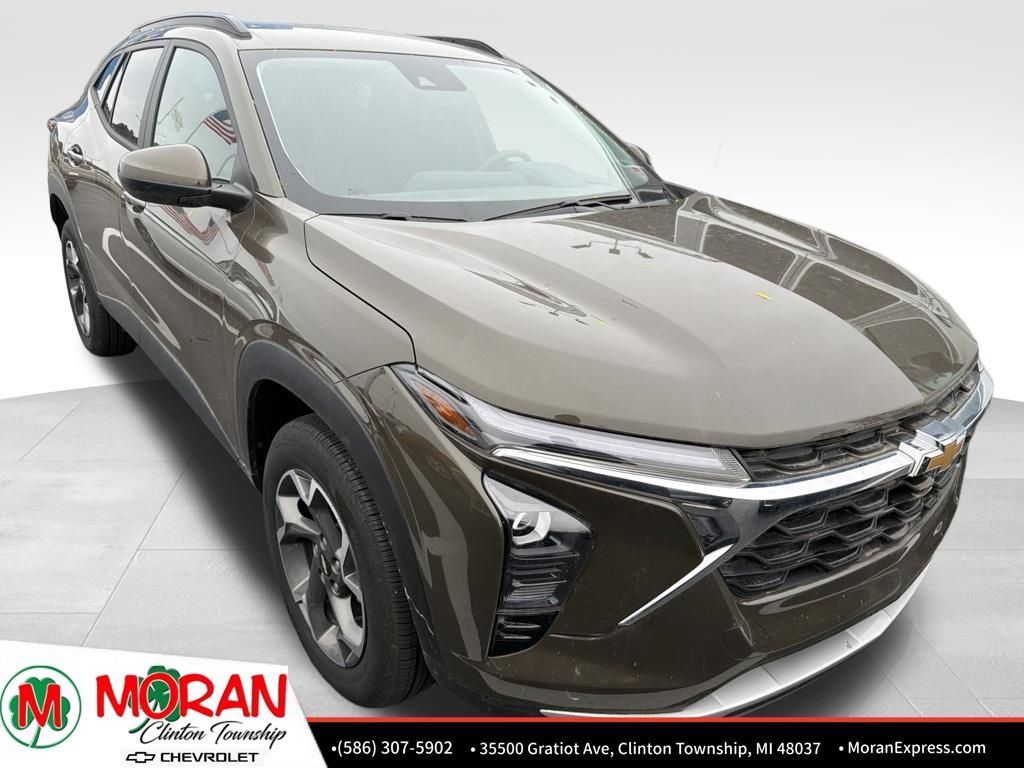 Certified 2024 Chevrolet Trax LT w/ LT Convenience Package FWD image 2