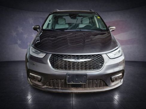 Used 2021 Chrysler Pacifica Limited w/ Premium & Safety Sphere Group AWD/4WD image 8