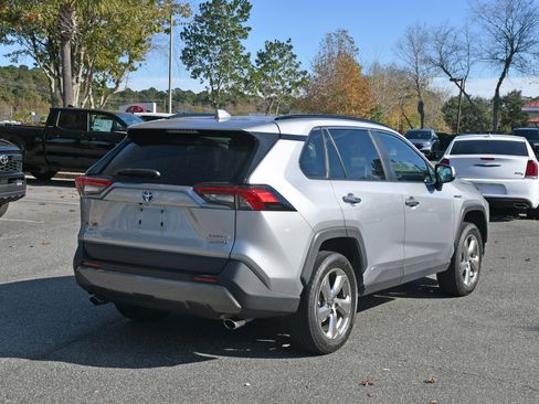 Used 2020 Toyota RAV4 Limited image 4