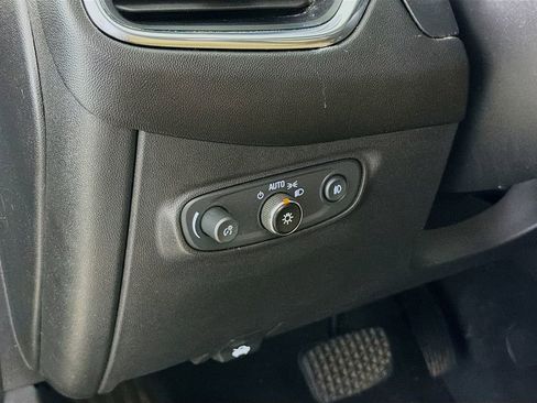 Used 2022 Chevrolet Equinox Premier FWD image 12