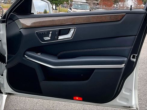 Used 2016 Mercedes-Benz E 350 Sedan image 22