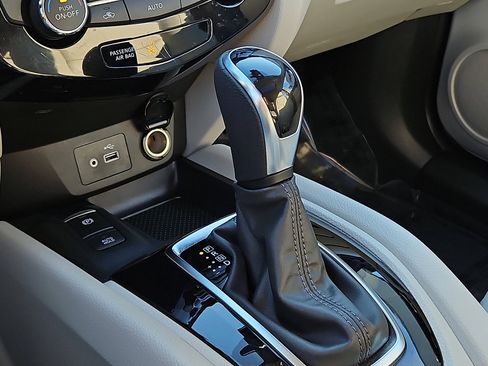 Certified 2022 Nissan Rogue Sport SL w/ Premium Package image 15